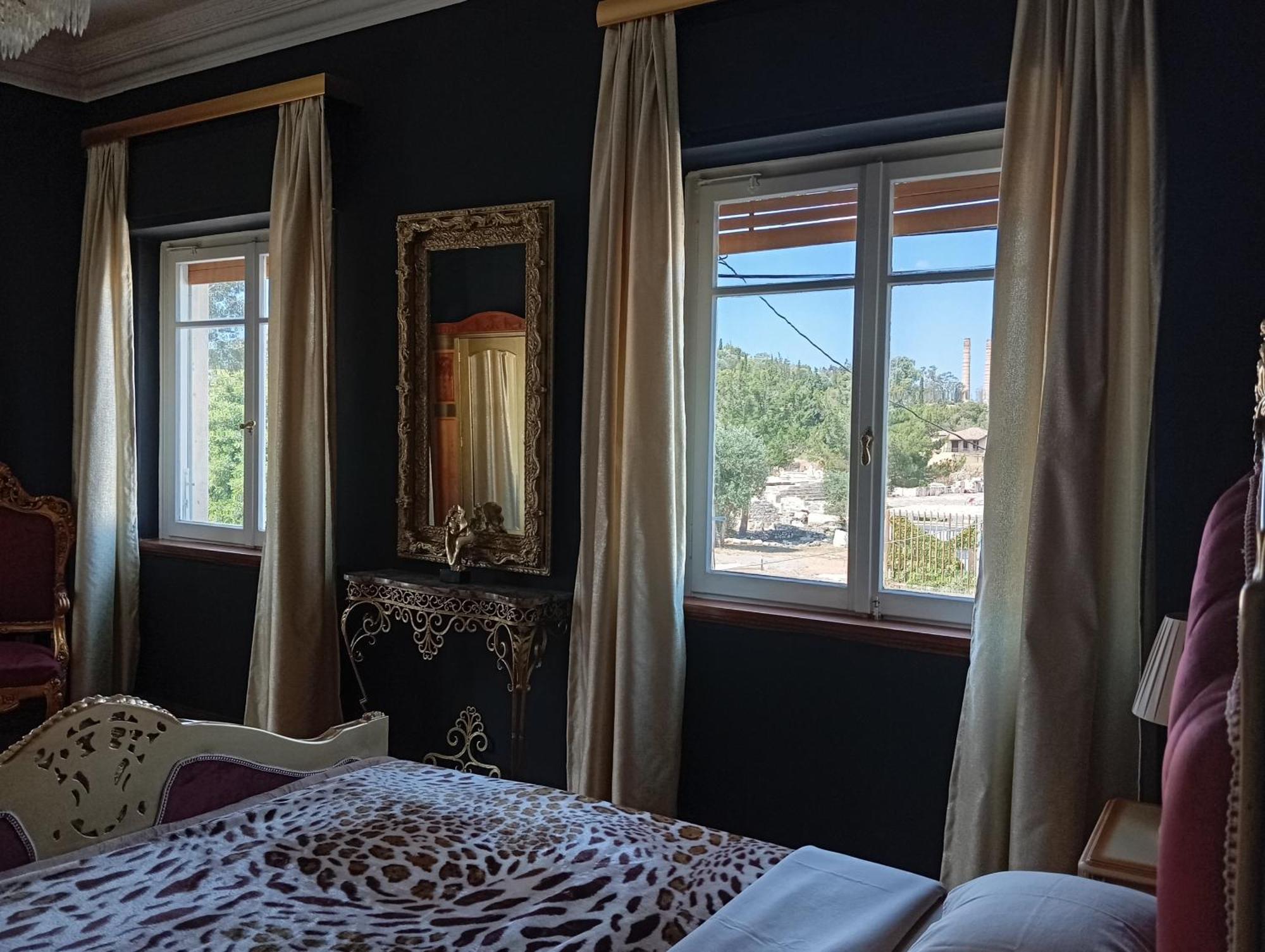 Iris Baroque Apartment 엘레프시나 외부 사진
